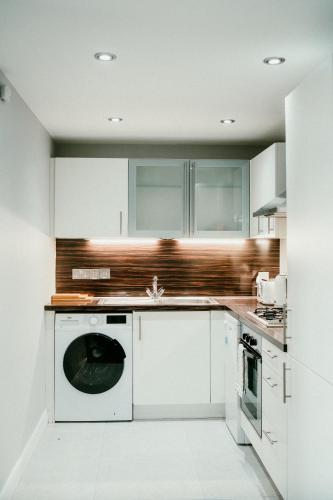 ห้องครัว, Urban Elegance: Luxury; Sleeps 6 in แซนดี โรว์ แอเรีย