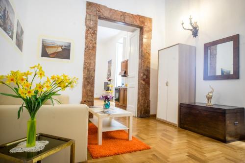 Shared lounge/TV area, Casa Napoletana San Domenico near La Neapolis Sotterrata - Complesso Monumentale San Lorenzo Maggiore