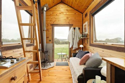 Hillsview Cottage by Tiny Away in Taradale