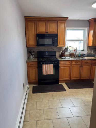 BedRoom with half bathroom in ริดจ์ฟิลด์ พาร์ค (NJ)