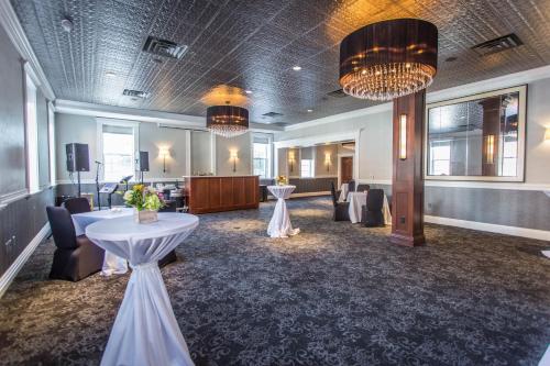Üzleti központ, The Delafield Hotel in Delafield