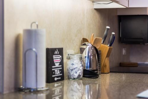 Fantastic Philly Fully Furnished Apartments - image 6