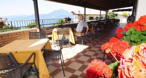 Bar/lounge, Hotel San Remo in San Zeno di Montagna