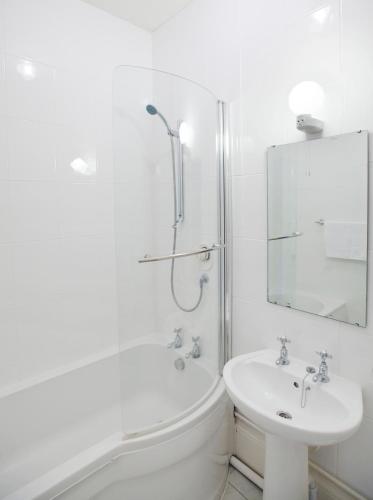Bourne Hall Country Hotel - image 11