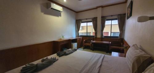 room detail thumbnail 1