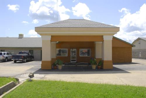 America's Best Inn and Suites Emporia - Council Grove