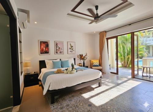 Deluxe Double Room Pool View