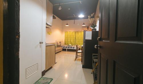 Kitchen, San Marino JY7 Rentals by RedDoorz near Cebu Ferry Terminal
