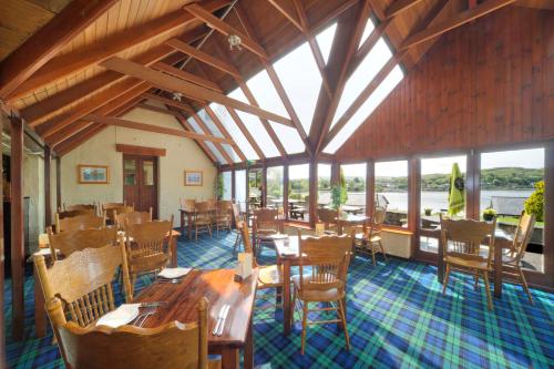 Lochnell Arms Hotel - image 4