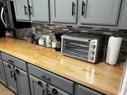 Elegant Modern Studio in Prime Location in 埃弗里特（馬薩諸塞州）