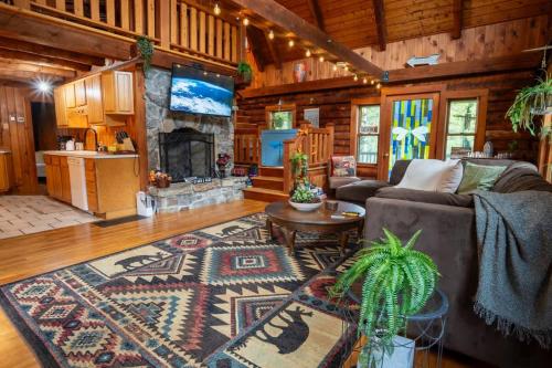 Cozy Log Cabin- W Fireplace in Frenklina (NH)