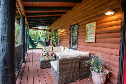 Cozy Log Cabin- W Fireplace in Frenklina (NH)