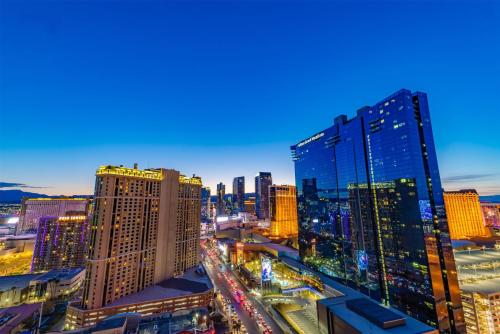 Elara by Hilton Grand Vacations - Center Strip - image 13