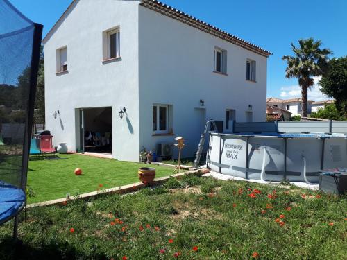 Villa 3 chambres, jardin, au calme, à 10 min des plages