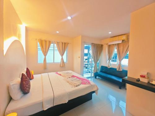 room detail thumbnail 0