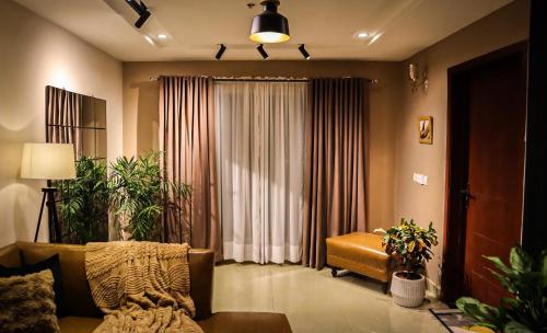 Cozy Two-Bedroom Apartment with Balcony - image 6