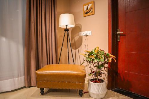 Cozy Two-Bedroom Apartment with Balcony - image 7