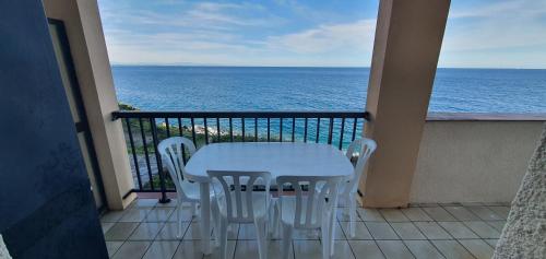 Pieds dans l'eau, T3, vue mer, terrasse, plage