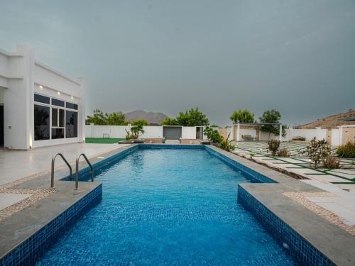 Al-Salam Villa-Family Pool & Private Garden in Rustaq