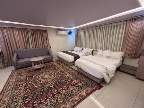 NR Hotel - image 4