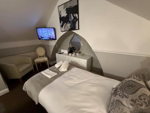 Central Hotel - image 12
