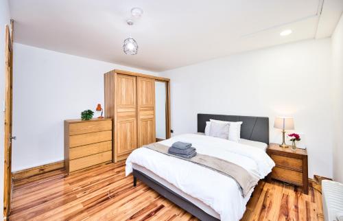 Modern 1Bed, 2 Min to Tube & DLR in London E3, Londyn