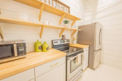 Darlin Downtown Dawghouse - image 6