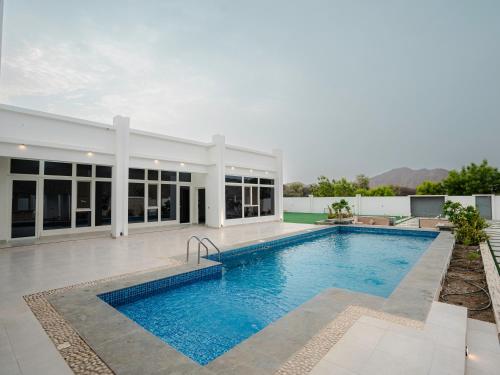 Al-Salam Villa-Family Pool & Private Garden in Rustaq