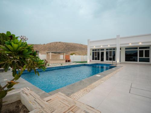 Al-Salam Villa-Family Pool & Private Garden in Rustaq