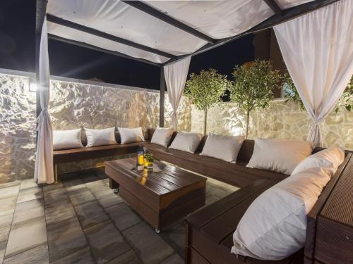 Erkély/terasz, Grebastica Poolside Villa in Grebaštica