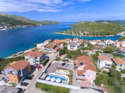 Létesítmények, Grebastica Poolside Villa in Grebaštica