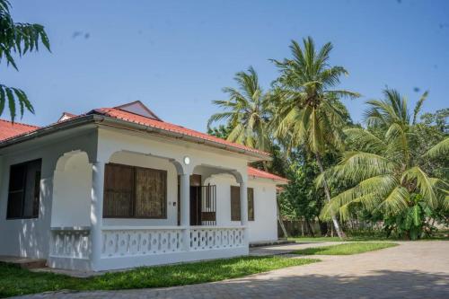 ECO-LUXURY 4 bedroom House Near Bofa Beach in Kilifi
