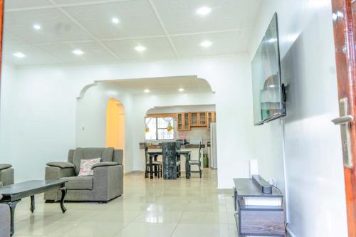 ECO-LUXURY 4 bedroom House Near Bofa Beach in Kilifi