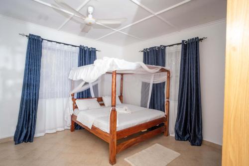 ECO-LUXURY 4 bedroom House Near Bofa Beach in Kilifi