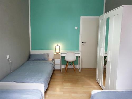 3 twin beds