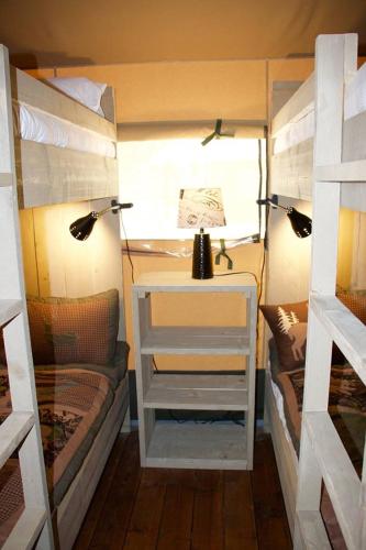 1 queen bed, 2 bunk beds