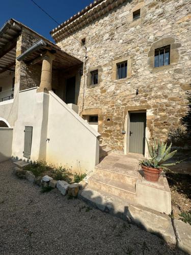 Maison provençale-piscine-jardin clôturé-8 pers gîte à louer Collorgues