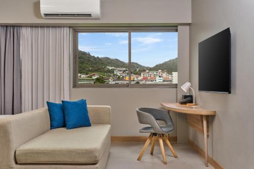 room detail thumbnail 1