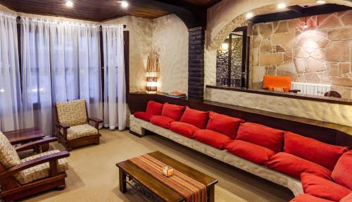 Shared lounge/TV area, Hotel Michelangelo in El Calafate