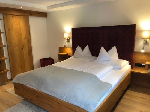 Hotel Garni Central - Zimmer - Studios - Apartments in Kappl