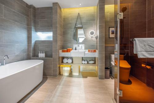 room detail thumbnail 2