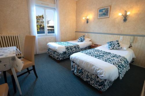 2 twin beds