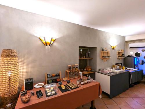 餐飲選擇, 勒夸特爾茲酒店 (Hotel Le Quatorze) in 菲雅克