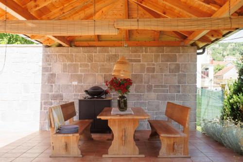 Family-friendly apartments with swimming pool Otok, Zagora - 23216 in Otok