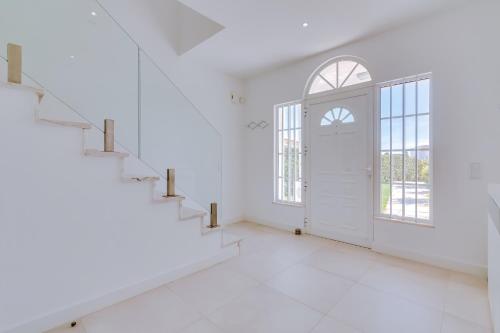 Casa Nuria com 4 quartos, piscina e churrasco em Vale do Lobo in Vale Verde