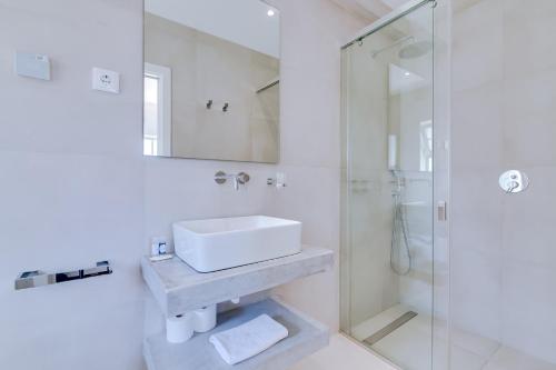 Shower, Casa Nuria com 4 quartos, piscina e churrasco em Vale do Lobo in Vale Verde