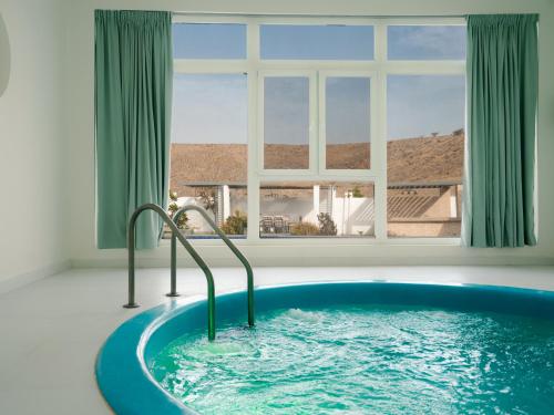 Bañera de hidromasaje, Al-Salam Villa-Family Pool & Private Garden in Rustaq