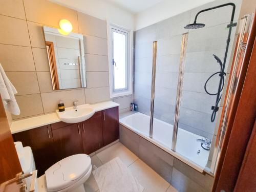 حمام, Beach Villa With Private Pool And BBQ in بيريفوليا