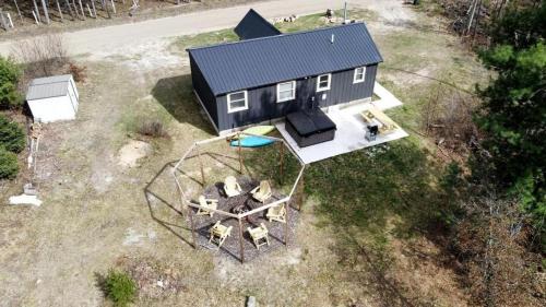 Vannas istaba, Secluded Rustic Cabin with Hot Tub Near Pere Marquette River in Big Rapids, Michigan in Luther (MI)
