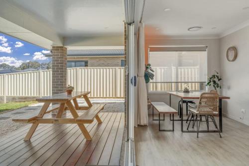 Casa De Soleil - New Modern Home in Central Location in 諾拉